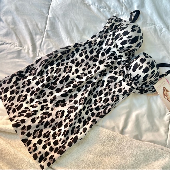 NWT VICTORIA’s SECRET Power Figure Cupped Shaping Slip - Picture 1 of 5